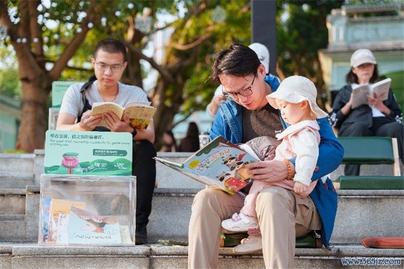 图为户外藏书楼。(澳门特区政府文化局供图)